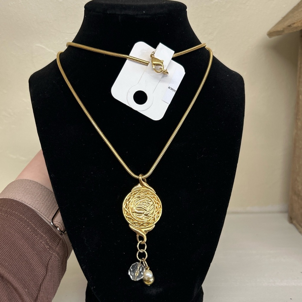 Vintage Gold Necklace with Intricate Pendant